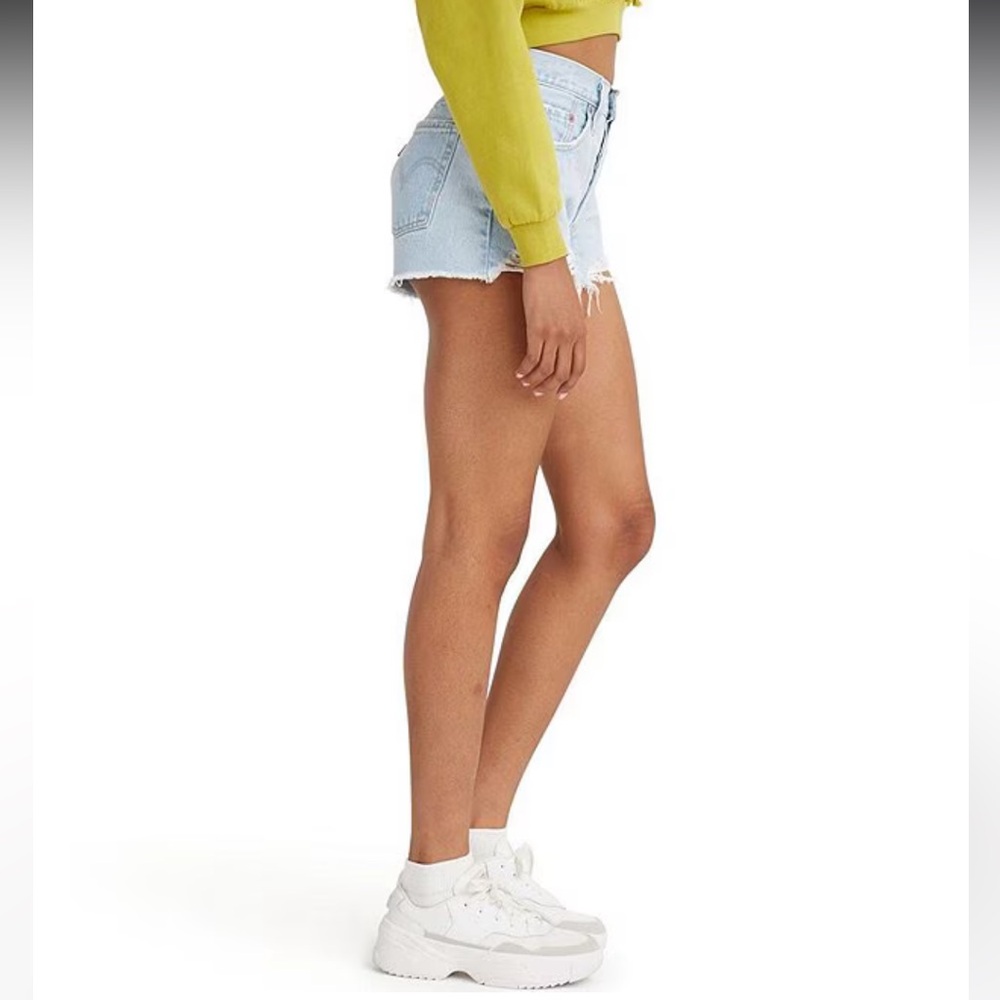 Levi’s 501 Jean Shorts Light Wash - Picture 3 of 7